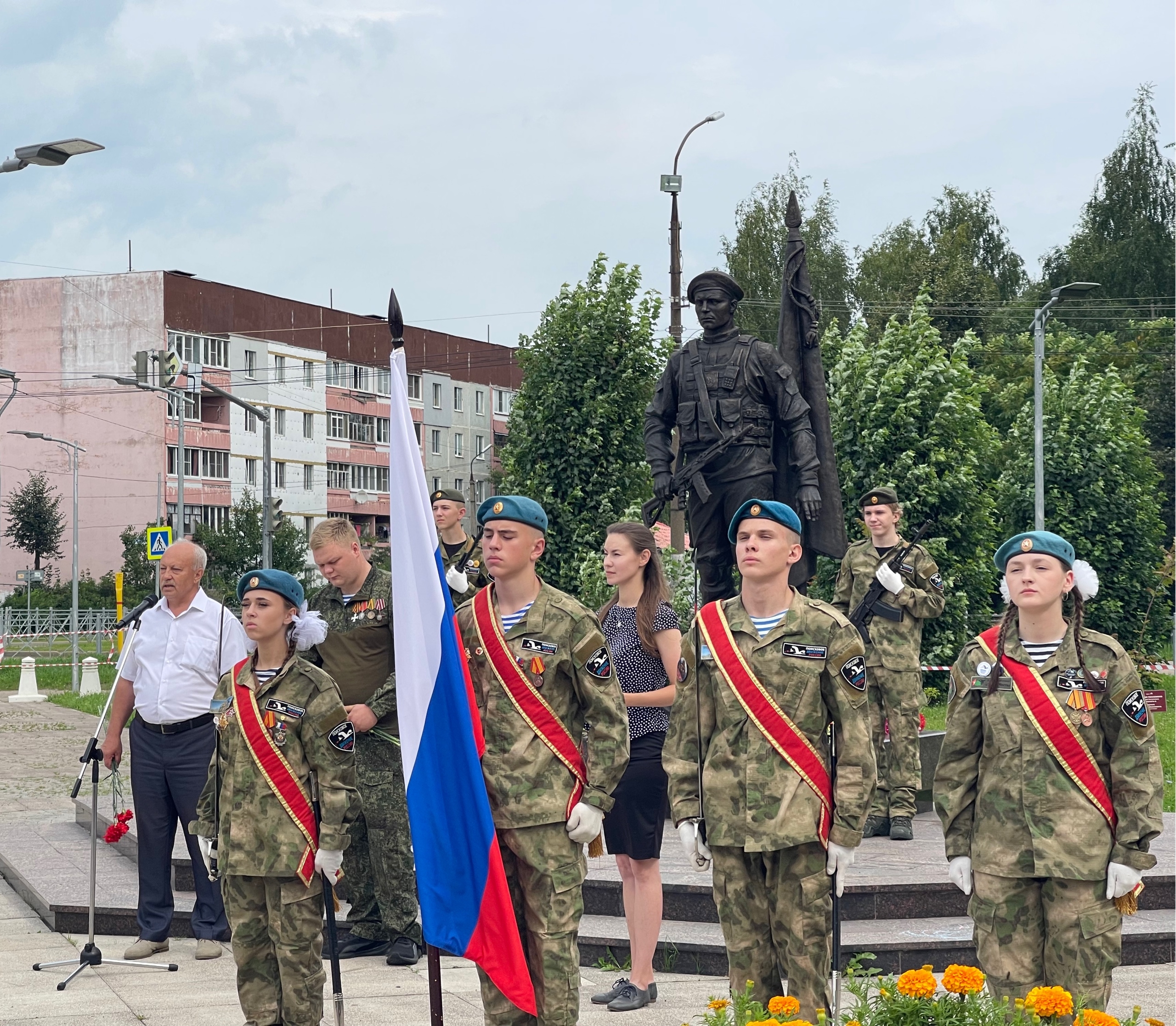 С Днем ВДВ и юбилеем стелы «афганцев»!